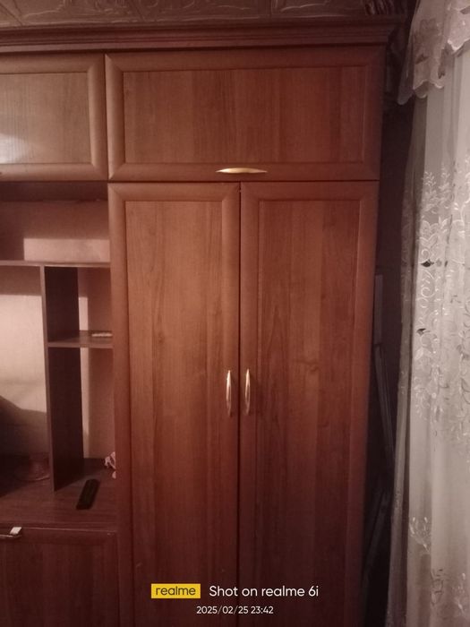 Продам стенку. в сборе с прихожей САМОВЫВОЗОМ