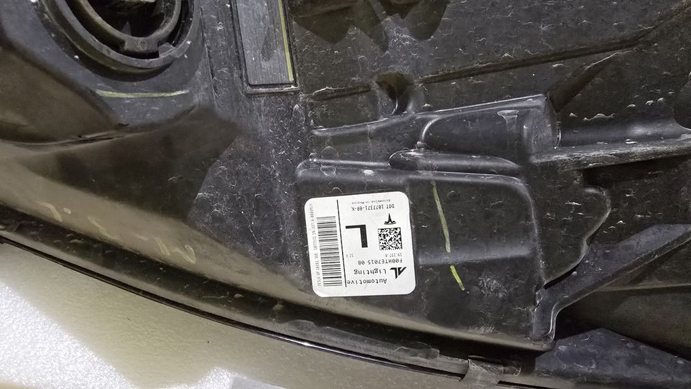 Tesla MODEL Y, MODEL 3 фары оригинал комплект