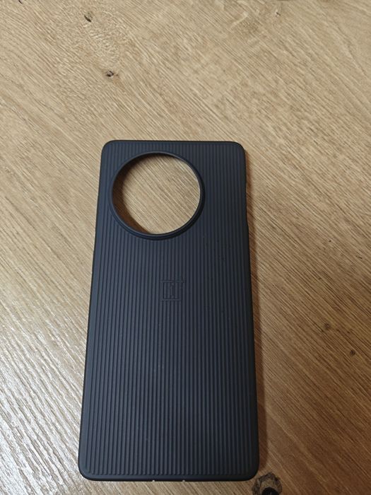 Продам два чехол на OnePlus 13R срочно