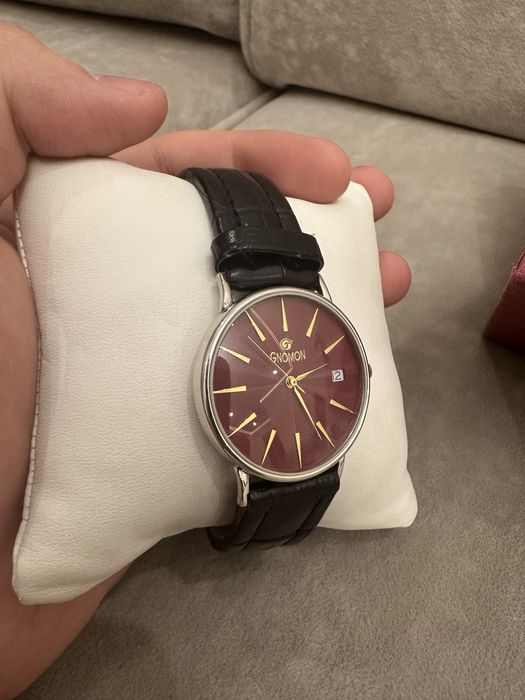 Золотые часы GNOMON