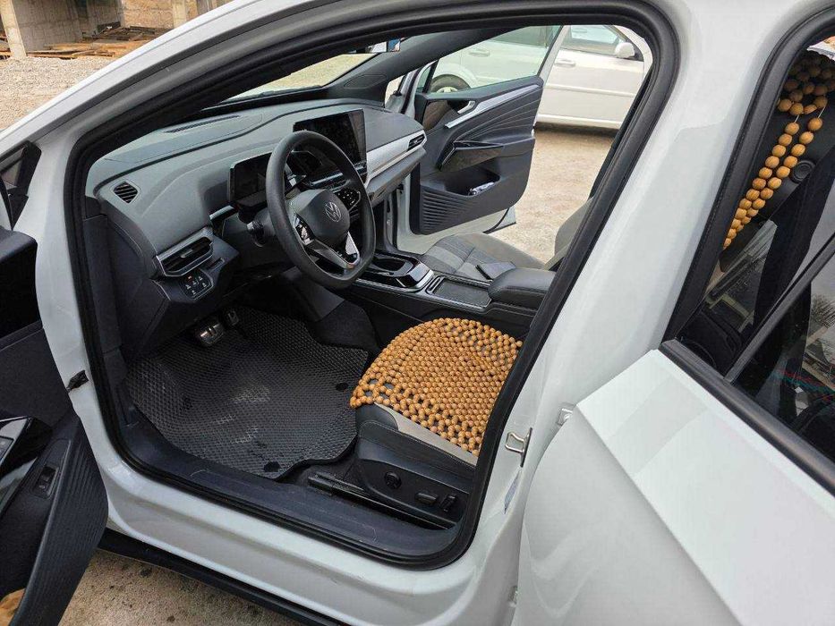 Volkswagen ID4 Crozz белого цвета в отличном состоянии прошивка 3001