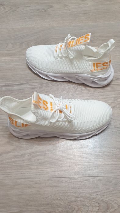 Adidasi  numarul 44