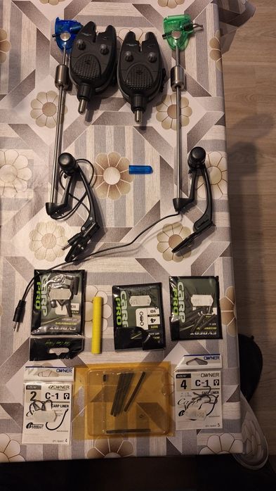 Въдици, макари шаранджийски принадлежности.