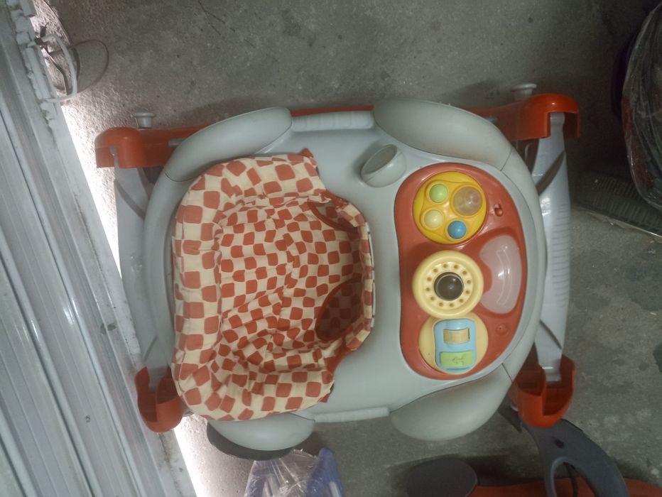 Детски и бебешки аксесоари и играчки.