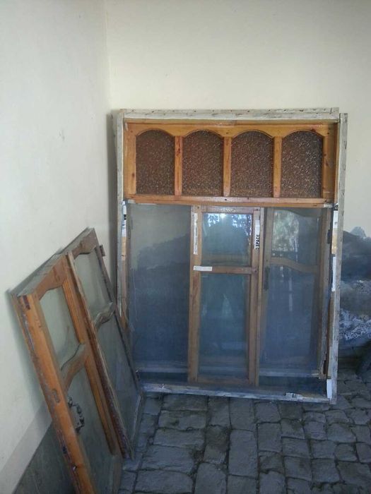 Eshik hamda derazalar sotiladi. (Har xil razmerda)