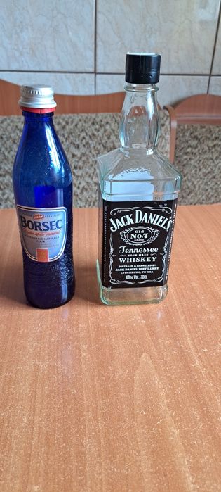 Sticla goală whisky, apa Borsec