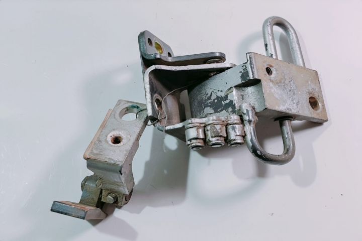 Balama  usa stanga fata 8E0831411B Audi A6 4F/C6 (facelift)