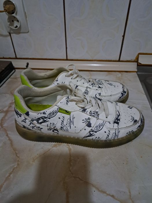 Sneakersi Cropp.
