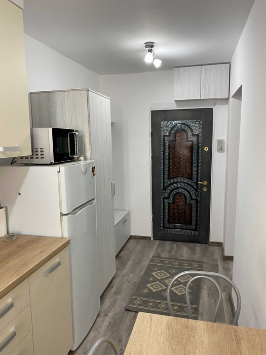 Garsoniera decomandata (31 mp) in Oradea, Piata Rogerius