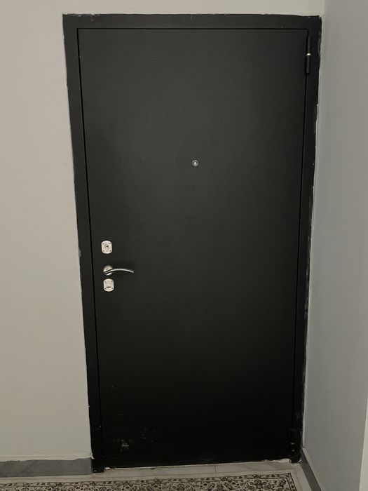 Продам входную дверь