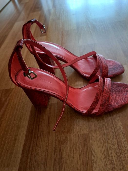 Дамски червени сандали масивен ток 39