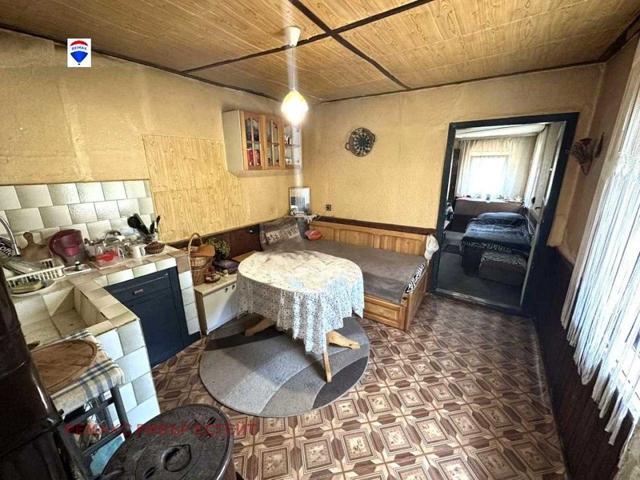 Селска къща за продажба в с. Иваново