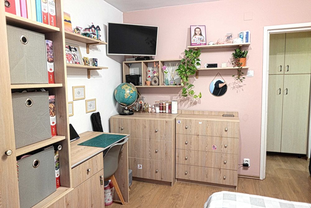 Vând apartament 5 camere + 1 sau 2 garaje la demisol (Vlaicu-Stupilor)
