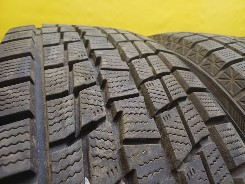 Шины 225 65 R17 Goodyear комплект.