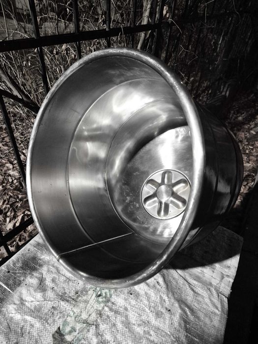 Большая ёмкость-бак от стиральной машинки нержавейка.