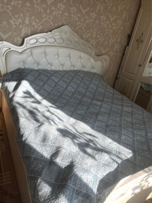 Продаю спальный гарнитур