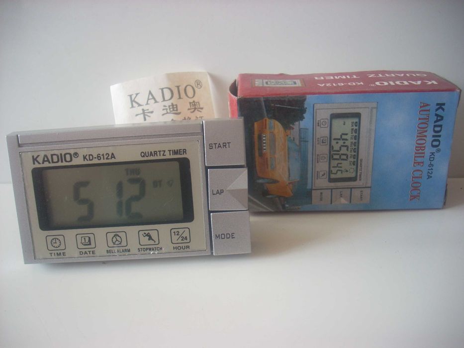 Електронен часовник с аларма. Подходящ  за кола със стойка - НОВ