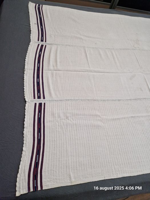 Cearceaf traditional tesut la razboi
