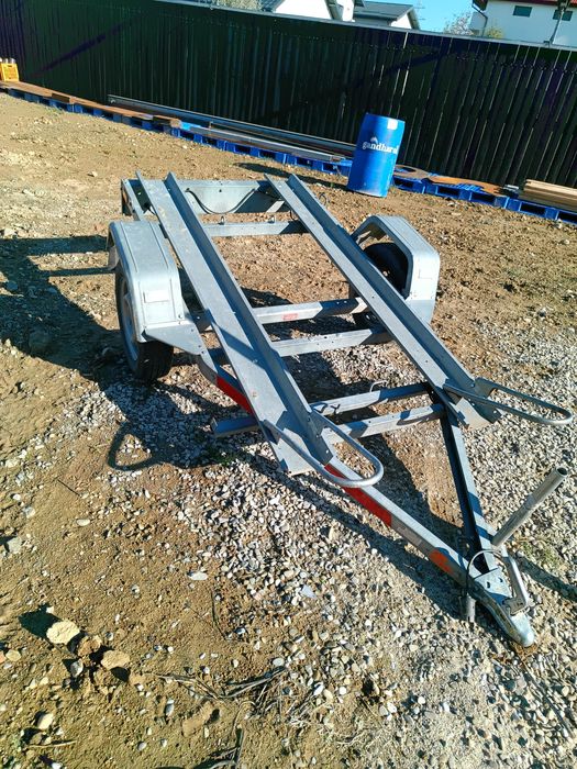 Vand sau schimb cu remorca cu obloane si prelata