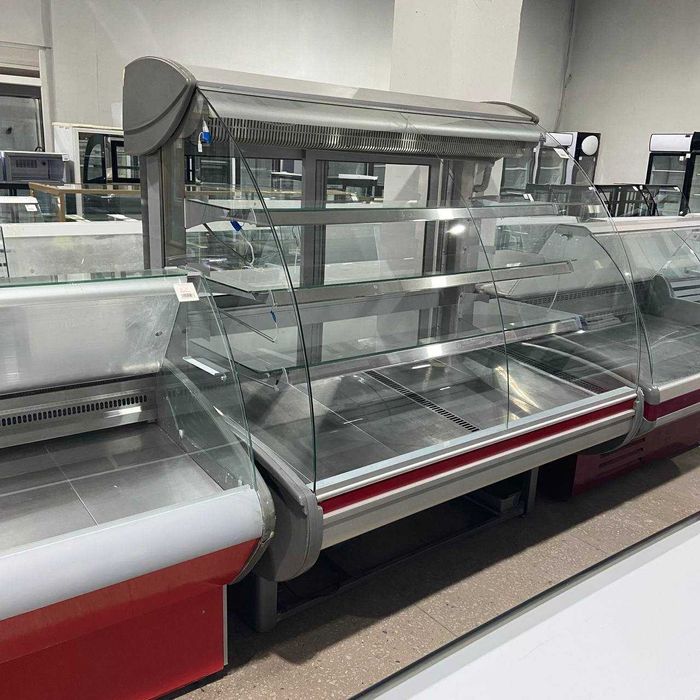 Витрина-прилавок Айсберг БУ среднетемпературный с подтоварником.