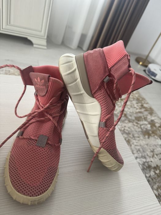 Adidasi roz Adidas