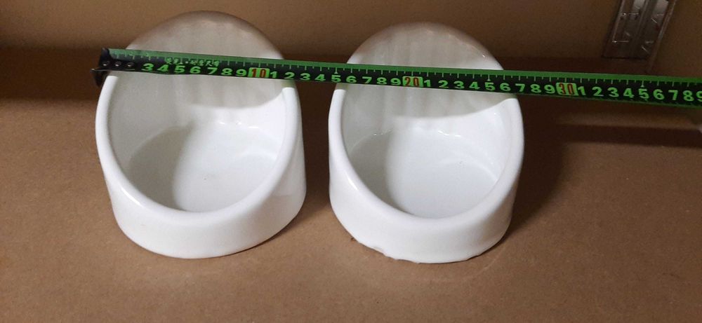 Порцеланови поставки за баня