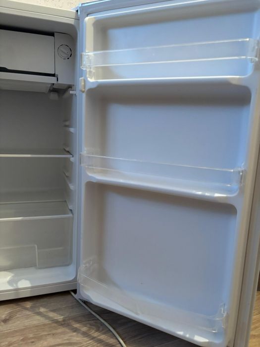 холодильник компактный ( маленький )