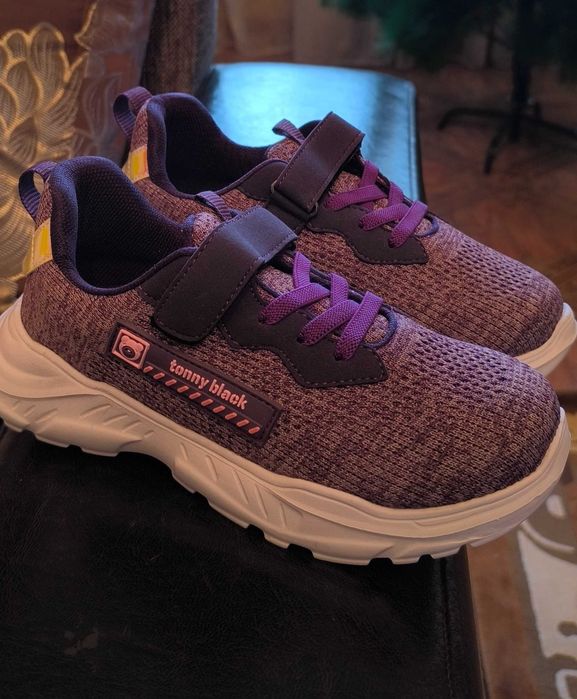 Кроссовки на девочку