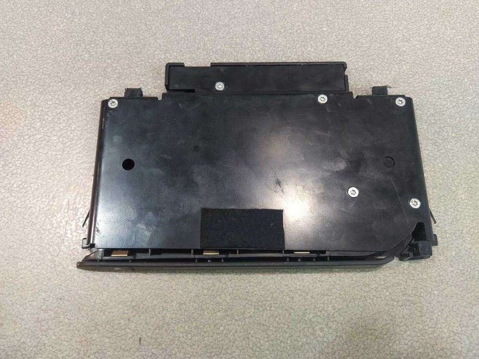 Поставка за чаша за Фолксваген пасат