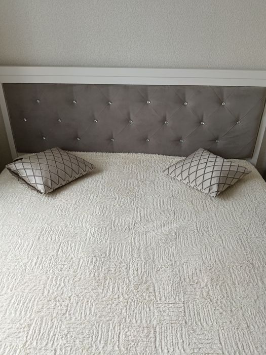 Продам кровать без матраса.