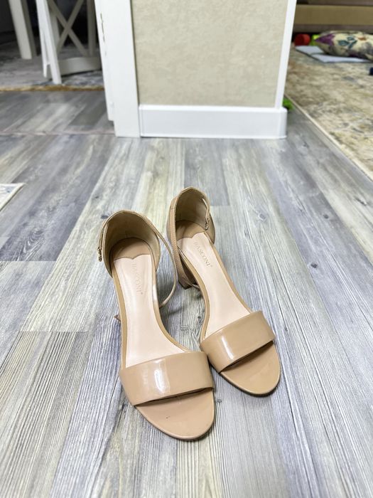 Продаются кожаные босаножки