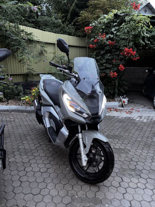 Макси скутер BAMX 200