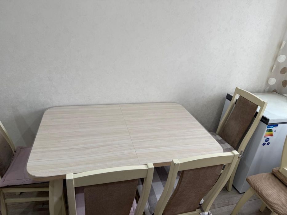 Продам стол со стульями