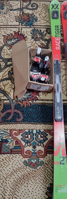 Skiuri vollkl racetiger