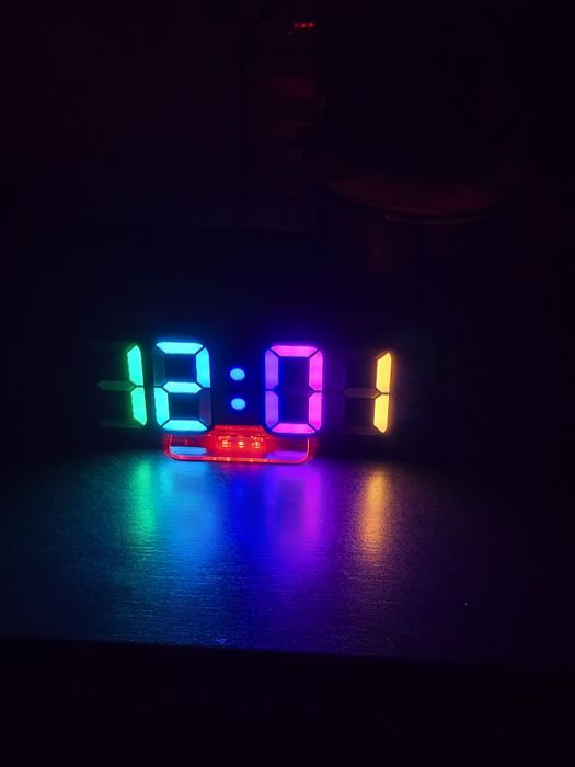 Ceas de masă digital LED 3D RGB cu telecomandă – nou