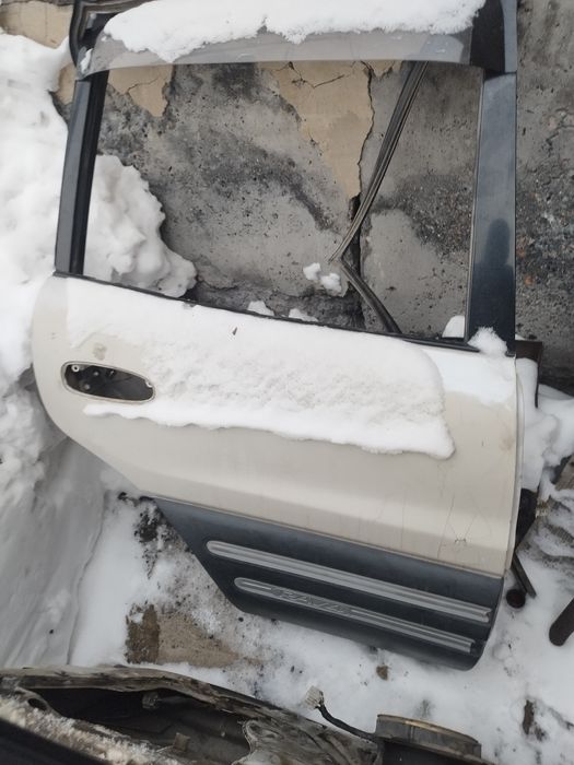 Продам двери на РАФ 4