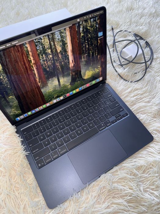 Продам MacBook Air M4 (256 GB / 16 GB)