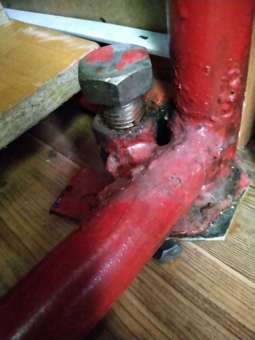 Продам действующий аквариум 400  литров