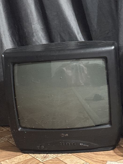 Отдам на запчасти телевизор