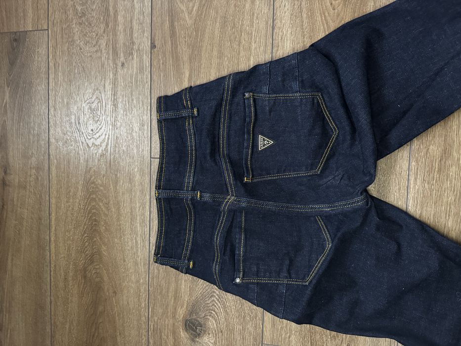 Дънки Guess с повдигащ ефект
