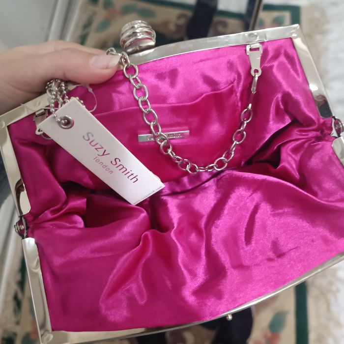 Нова чантичка с етикет с пайети на сърчица