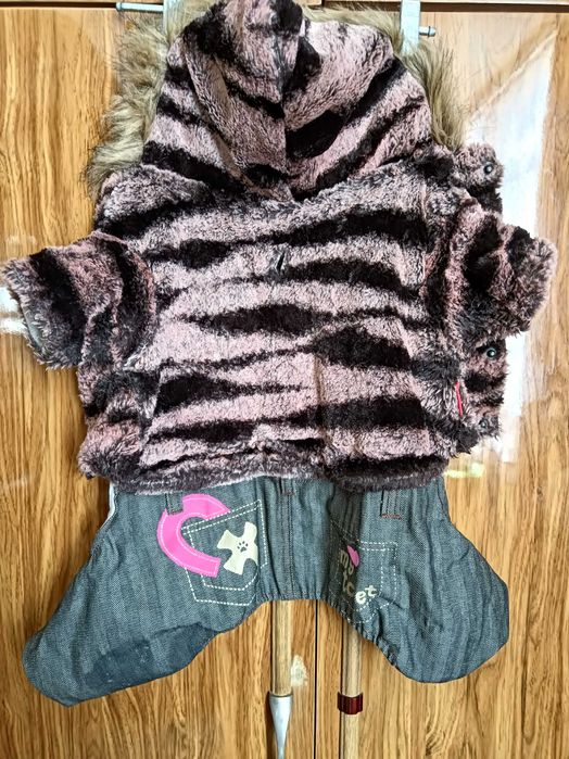 Продам  недорого одежду  для собаки