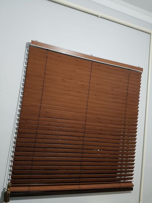 Parda Жалюзи derazaga