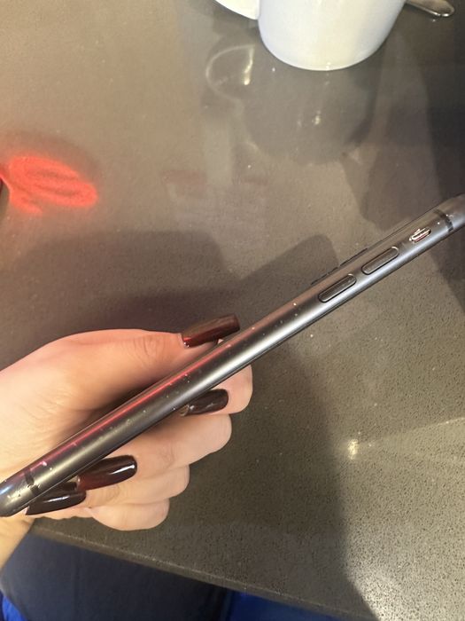 Срочно продам  iPhone 11