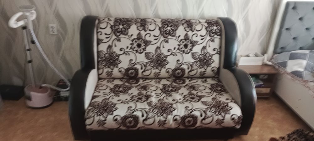 Минни диван. Почти новый
