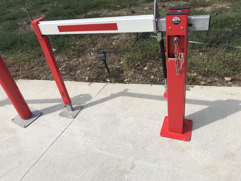 Barieră pentru căi de acces, oțel