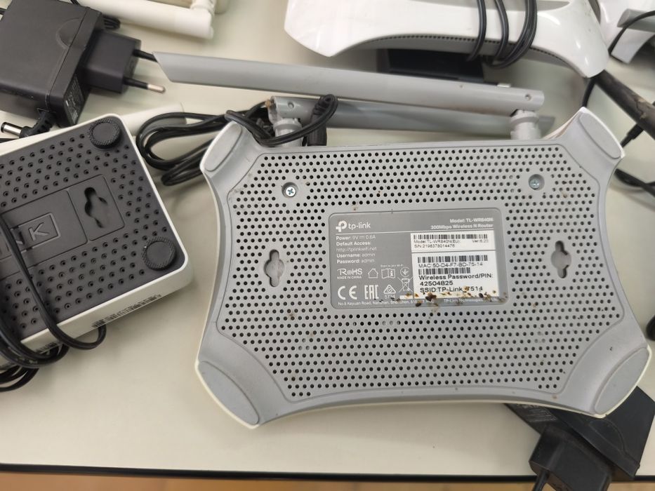 Продавам рутери tplink dlink totolink