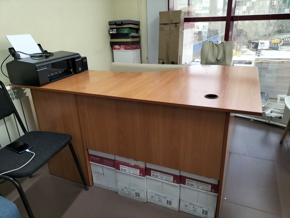 Продаем Офисный стол