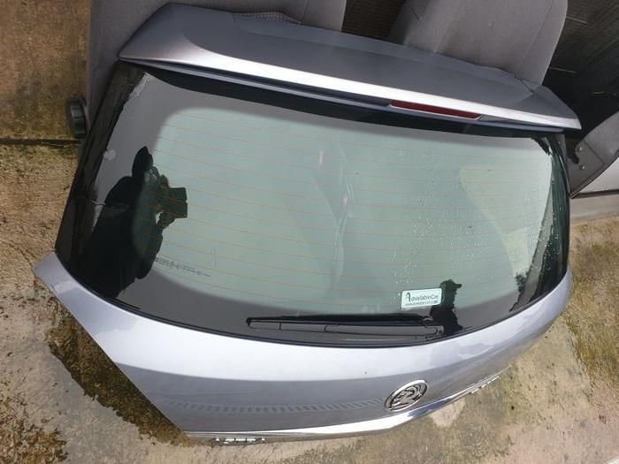 Haion cu luneta Opel Astra H GTC
