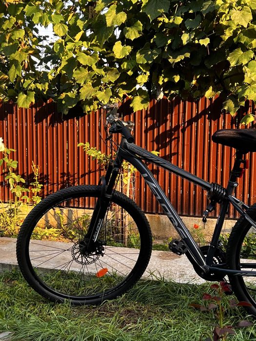 Bicicleta Mountain Bike, Velors Challange, Shimano Tourney 21 viteze, Roti 29 inch, Frane Disc, CSV29/10A, Cadru Gri cu Design Argintiu